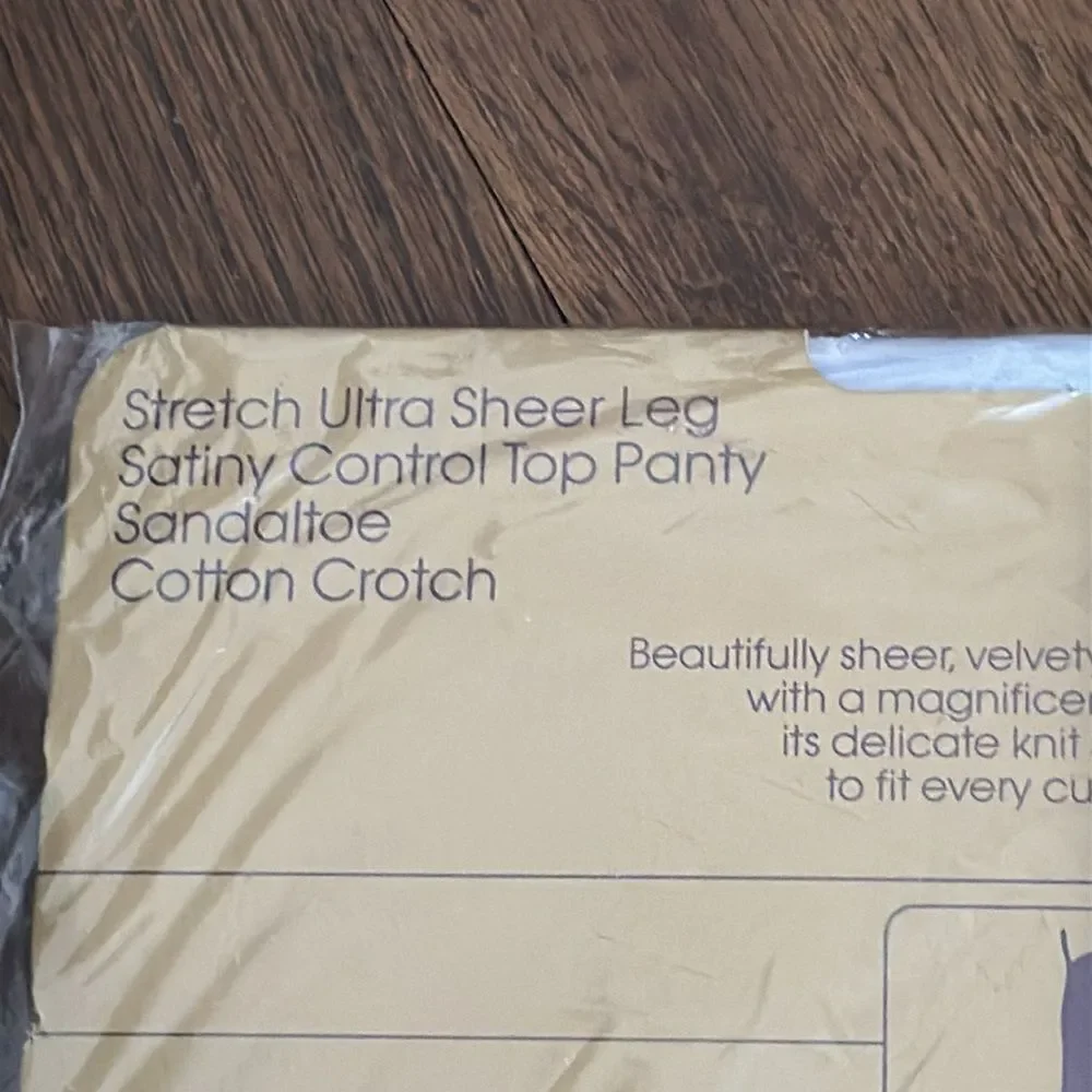 Vtg 1986 new in packaging Givenchy stretch‎ ultra sheer pantyhose control top